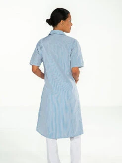 Blouse Agent De Nettoyage Rayé Bleu Manches Courtes MADONA 8 Blouse Agent De Nettoyage Rayé Bleu Manches Courtes MADONA -Travail Professionnels Vêtements Magasin blouse agent de nettoyage raye bleu manches courtes madona 2