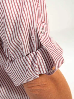 Blouse Agent Nettoyage Rayé Bordeaux Manches Ajustables LISA 9 Blouse Agent Nettoyage Rayé Bordeaux Manches Ajustables LISA -Travail Professionnels Vêtements Magasin blouse agent nettoyage raye bordeaux manches ajustables lisa 2