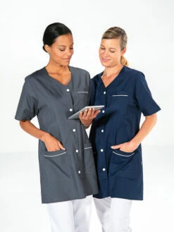 Blouse Médicale Manches Courtes Helene Bleu Marine 10 Blouse Médicale Manches Courtes Helene Bleu Marine -Travail Professionnels Vêtements Magasin blouse medicale manches courtes helene bleu marine 3