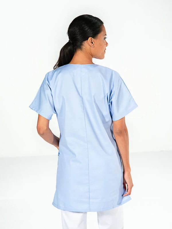 Casaque Aide-soignante Manches Courtes Bleu Ciel FRANCOISE 5 Casaque Aide-soignante Manches Courtes Bleu Ciel FRANCOISE – Image 3