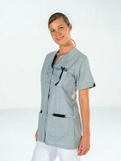 Tunique Médicale Manches Courtes LILA MC Gris -Travail Professionnels Vêtements Magasin tunique medicale manches courtes lila mc gris 1